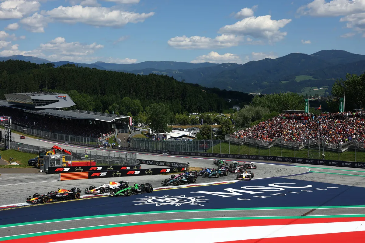 Norris wint de Grand Prix van Oostenrijk, Verstappen valt uit in ronde 1