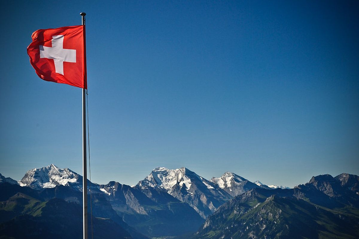 Zwitserland weigert een tweede lockdown en zie: aantal besmettingen loopt vanzelf terug