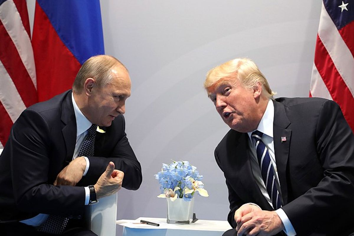 Amerikaanse journalist vraagt Poetin: 'Bent u een moordenaar?' Poetin lacht