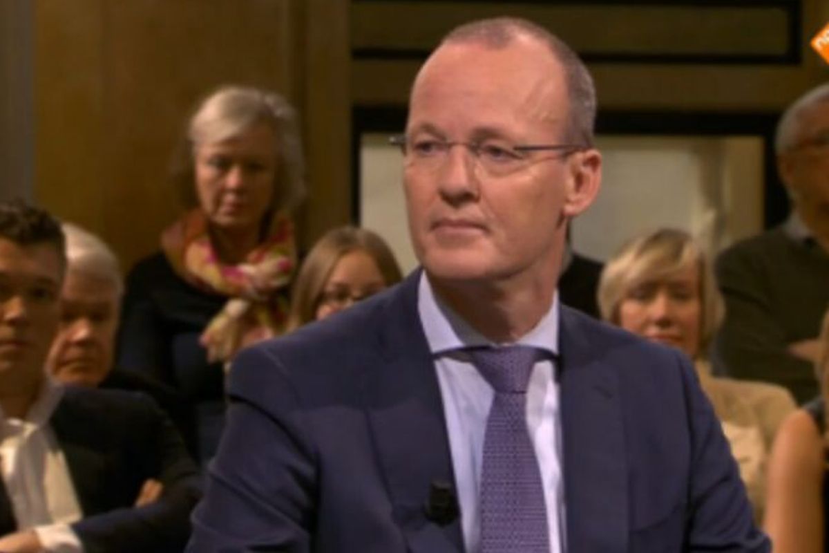 DNB-president Klaas Knot waarschuwt politiek Den Haag: "Ga pas bezuinigen als de economie weer op het oude niveau is!"