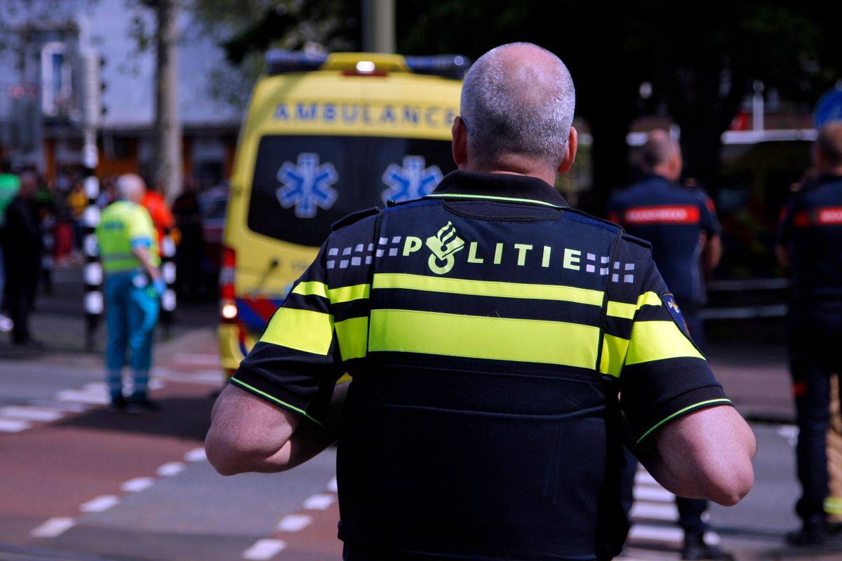 Rapper neergeschoten in Amsterdam-Zuid, politie zoekt 'zwart geklede donkere man, mogelijk met dreadlocks'
