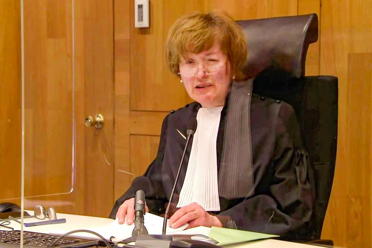 Advocaat Gerard Spong veegt de vloer aan met Avondklok-rechter: 'Een genante vertoning... Ontzettend autoritair!'