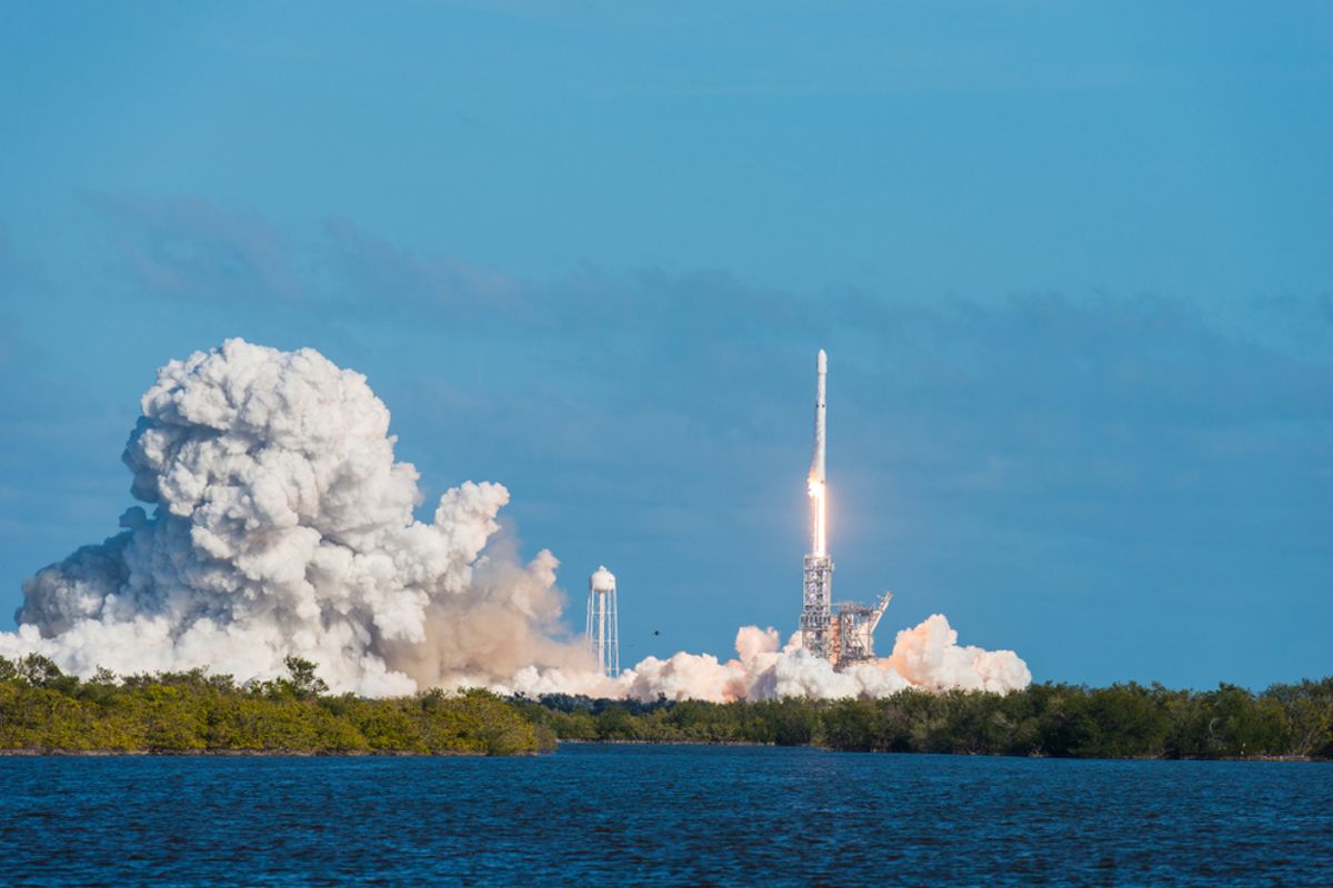 SpaceX gaat satelliet naar de maan sturen, volledig betaald met cryptomunt Dogecoin