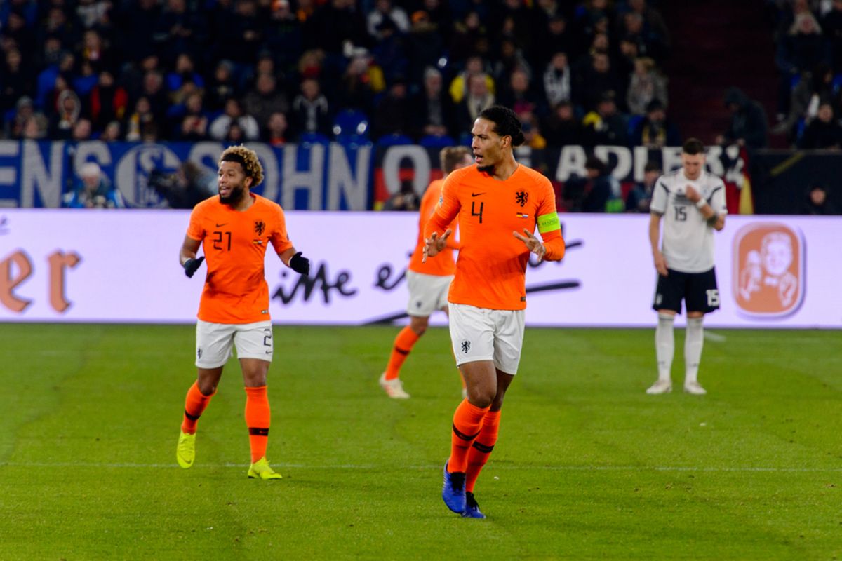 Oranje met gênante nederlaag uitgeschakeld in EK: 'Volkomen mislukt toernooi, nauwelijks houvast voor toekomst'