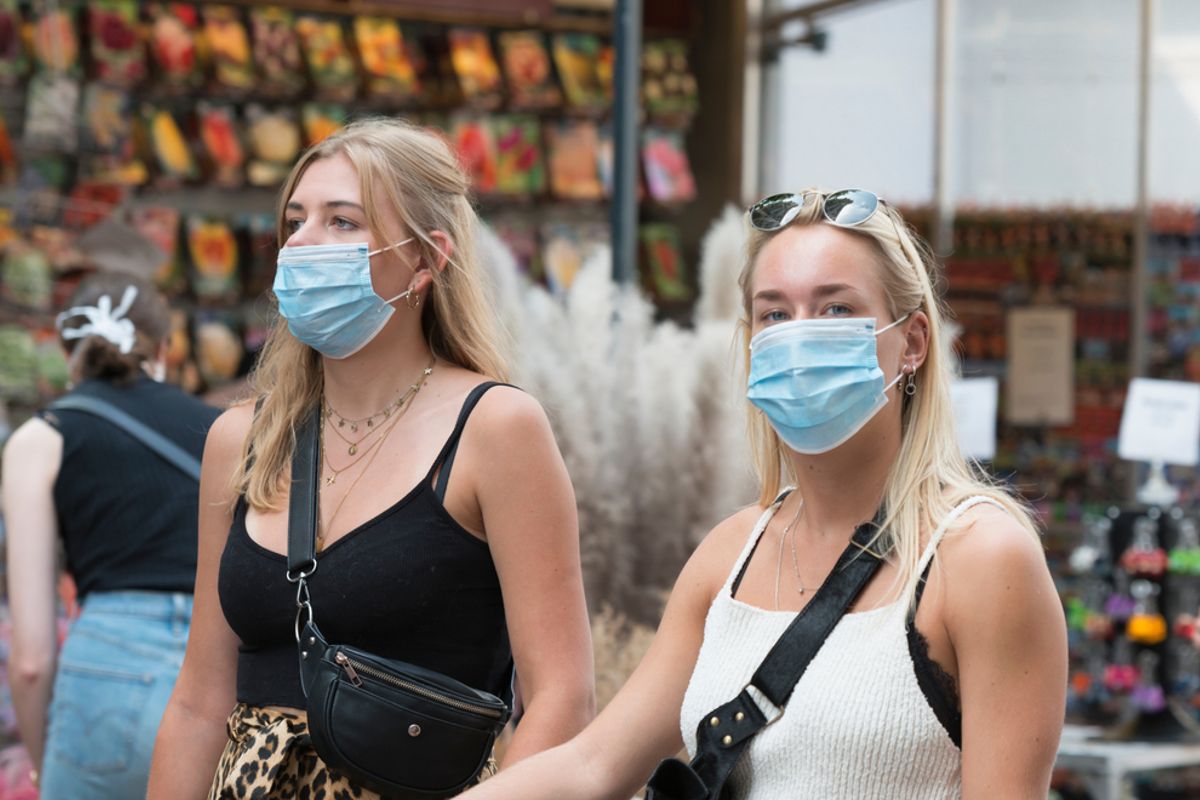 Nederlandse dermatologen zien meer huidklachten door mondkapjes: "Het maakt bestaande klachten erger"