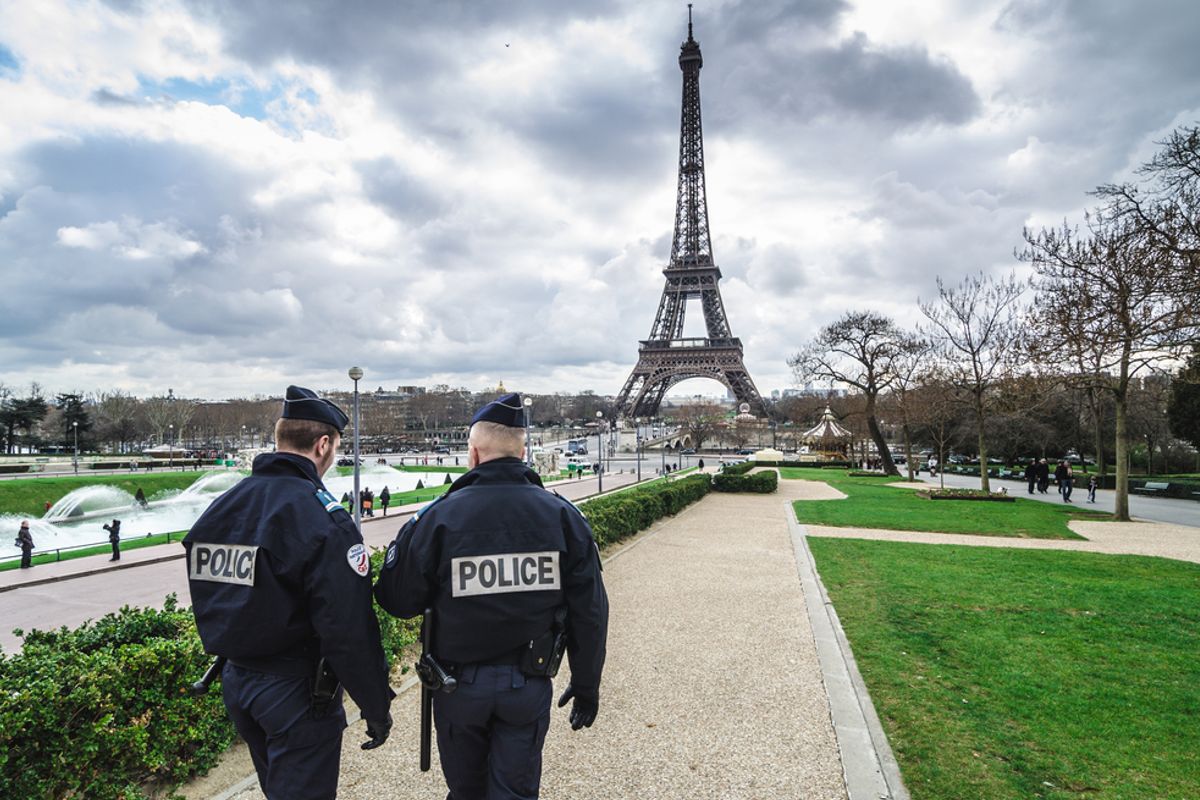 Protesten tegen algemene veiligheidswet lopen uit de hand in Frankrijk: 60 agenten raken gewond