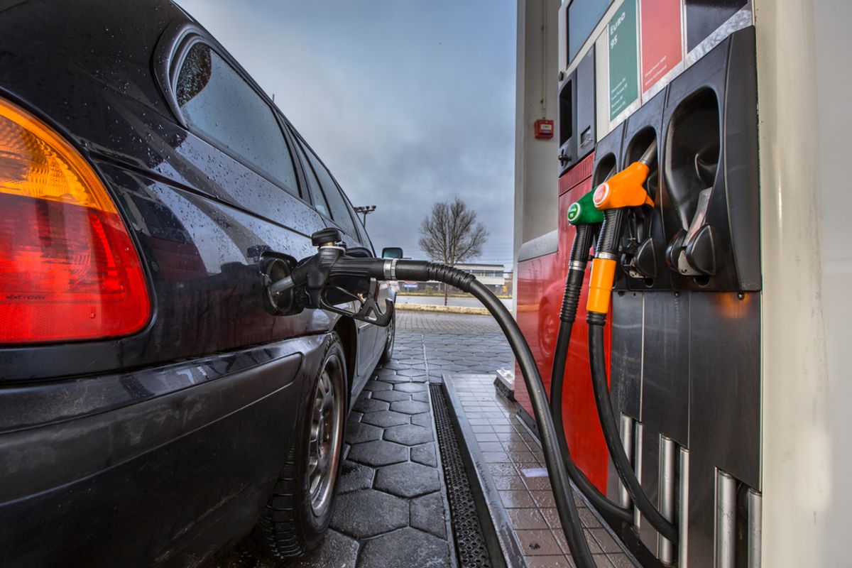 VVD krijgt steun van Tweede Kamer voor hogere kilometervergoeding om absurde benzineprijs meer te compenseren