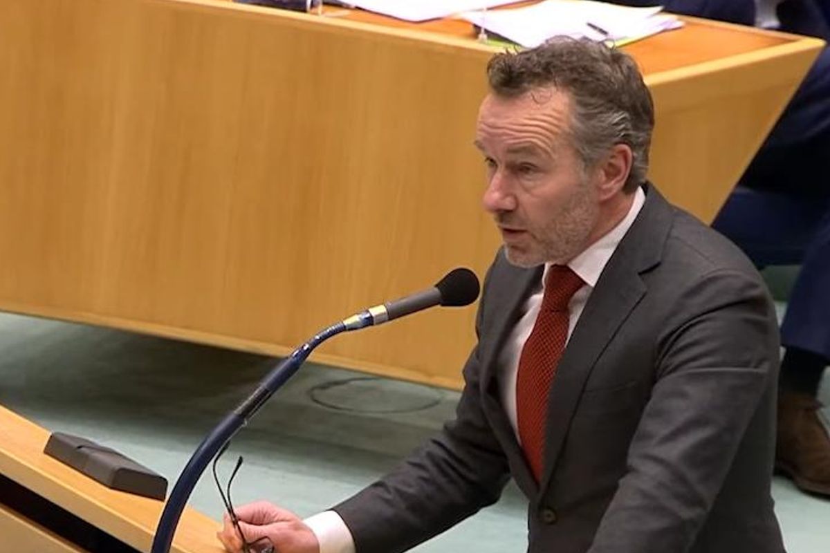 Filmpje! Wybren van Haga (FVD) wast VVD-bitterbal Thierry Aartsen de oren: 'Ú heeft geen last van coronabeleid!'