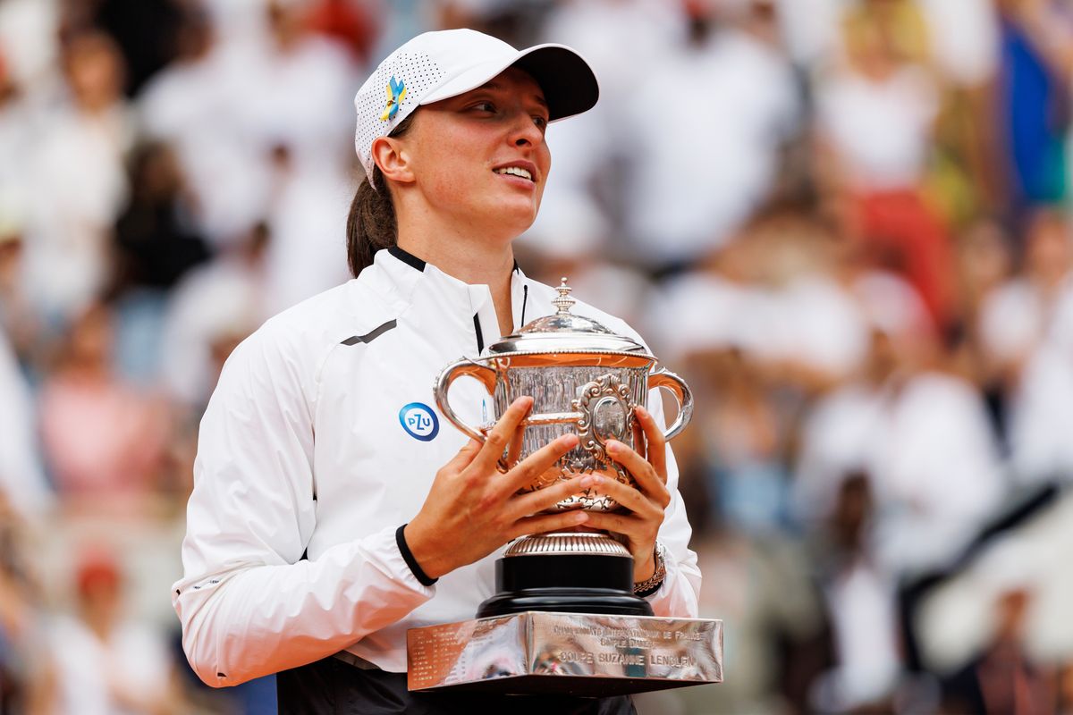 Swiatek Joins Illustrious List In Winning WTA Player Of The Year In Consecutive Years
