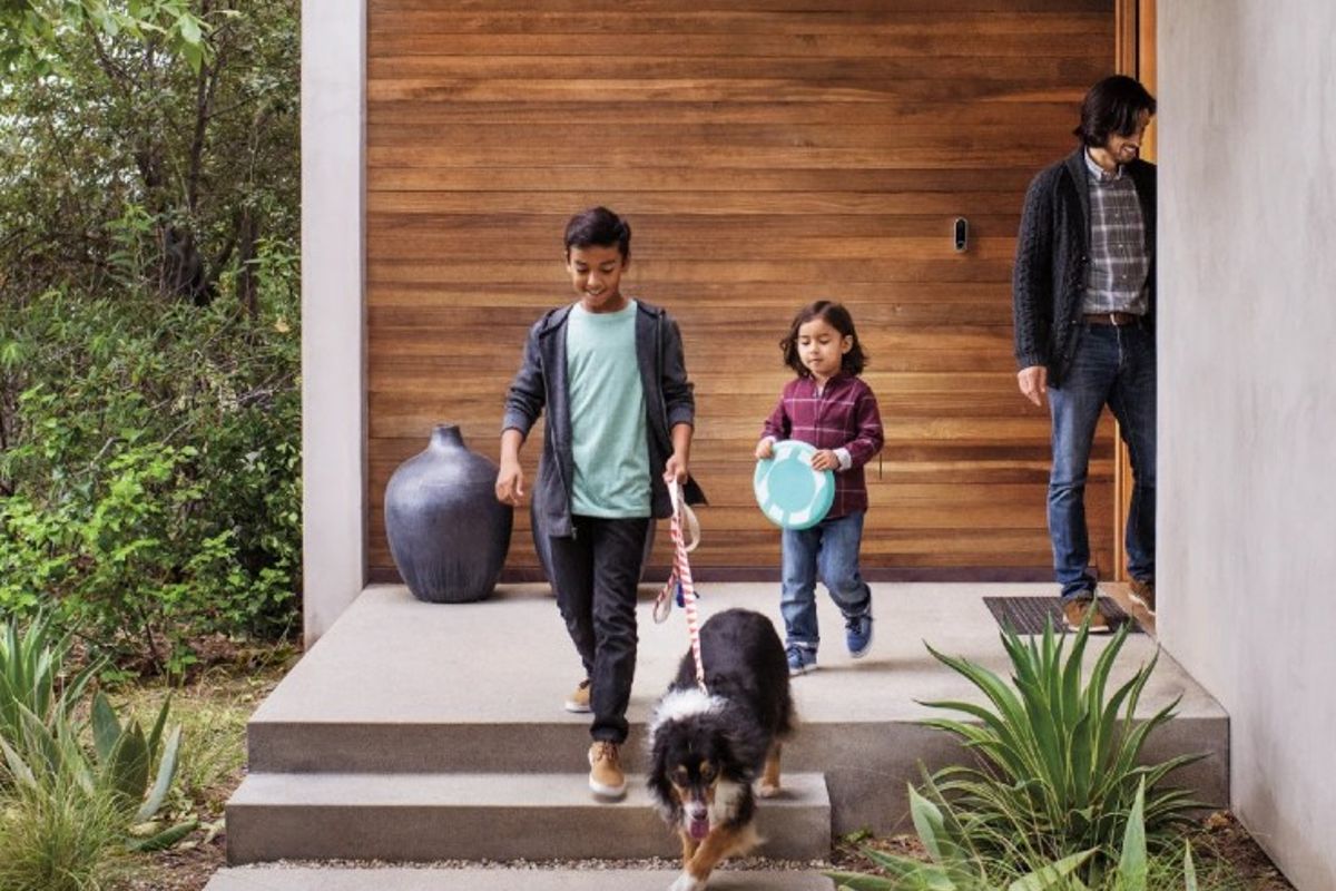 Google shows previews of who is at your door on Pixel