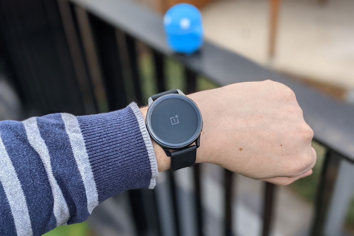 Aarzelen Rand Somber OnePlus Watch review: je wilt hem (nu nog) niet