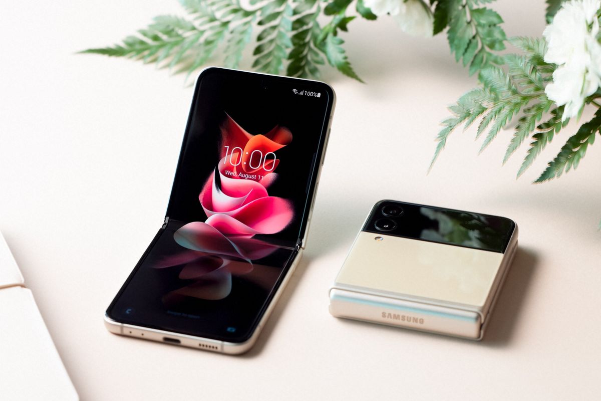 Koop de Samsung Galaxy Z Fold 3 en de Galaxy Z Flip 3 bij T-Mobile en Tele2 (ADV)