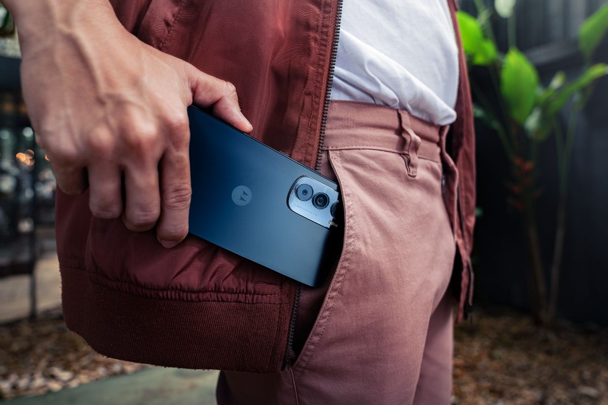 Motorola Edge 30 official: the thinnest 5G phone, 144 Hz screen