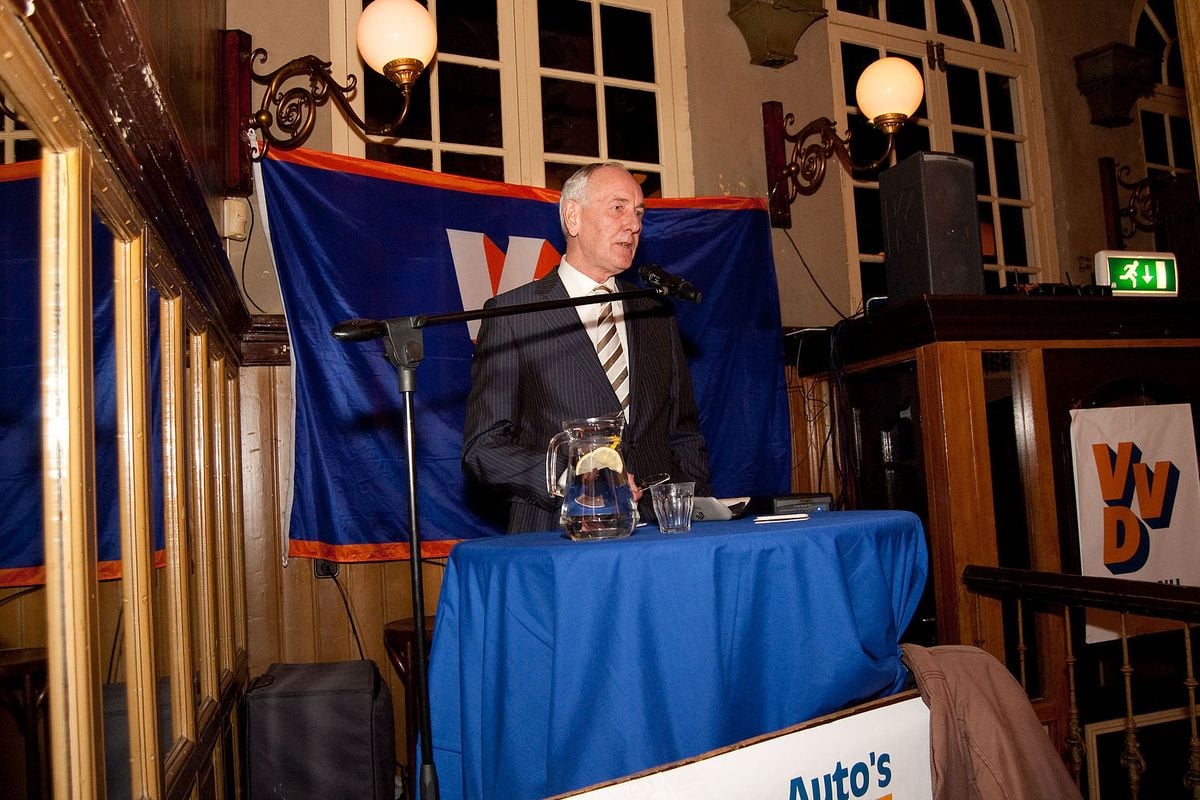 Megalomane Mark Rutte duwt lakkei Johan Remkes naar voren als nieuwe informateur: 'Minderheidskabinet!'