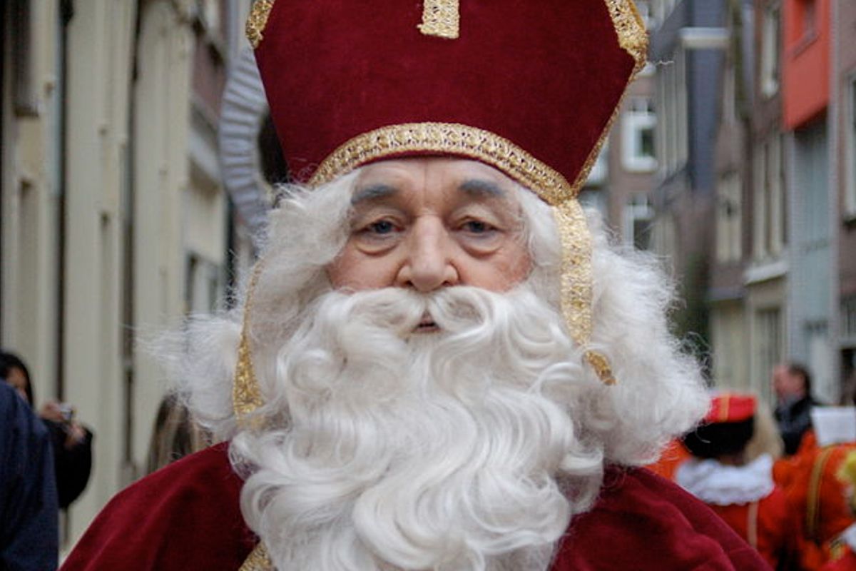 Zet je maar schrap! Na Zwarte Piet is 'koloniaal white patriarchy-symbool' Sinterklaas aan de beurt!