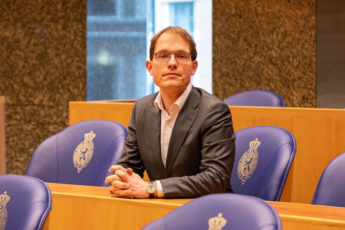 FVD-Kamerlid Van Houwelingen kritisch op baantjescarrousel: 'Het partijkartel beloont politici die het kartel trouw zijn'