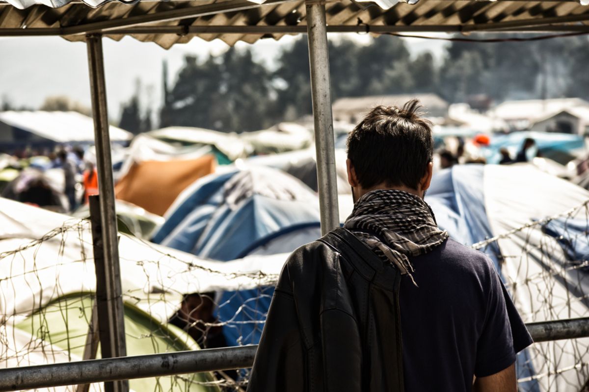 Vijftig asielzoekers in AZC Delfzijl in quarantaine: 'Hekken geplaatst om verdere uitbraak te voorkomen'