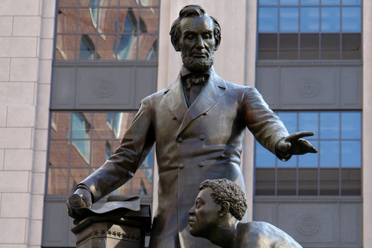 Beeldenstormgekte slaat weer toe: Boston trekt slavenbevrijder Abraham Lincoln van z'n sokkel