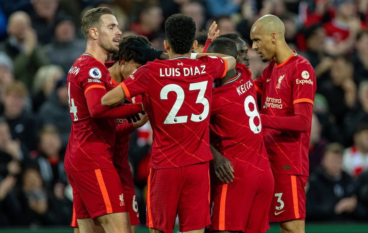 'That makes them a real threat': Gary Neville explains why Liverpool are dangerous for Man City in the title race