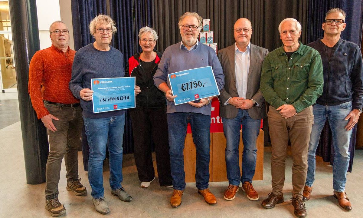 Voedselbanken blij met cheque, pakken koffie en opbrengst Superzaterdag