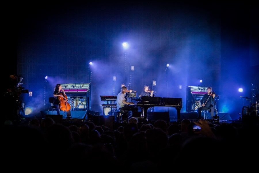 Punk, kunst en nachtelijke energie: HOLDING en RADIATE VI geven DTRH26 rauwe rand