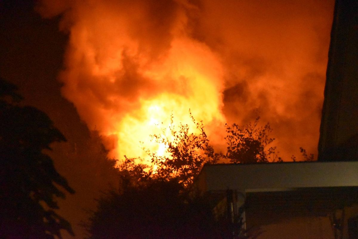 Uitslaande woningbrand in Egmond-Binnen