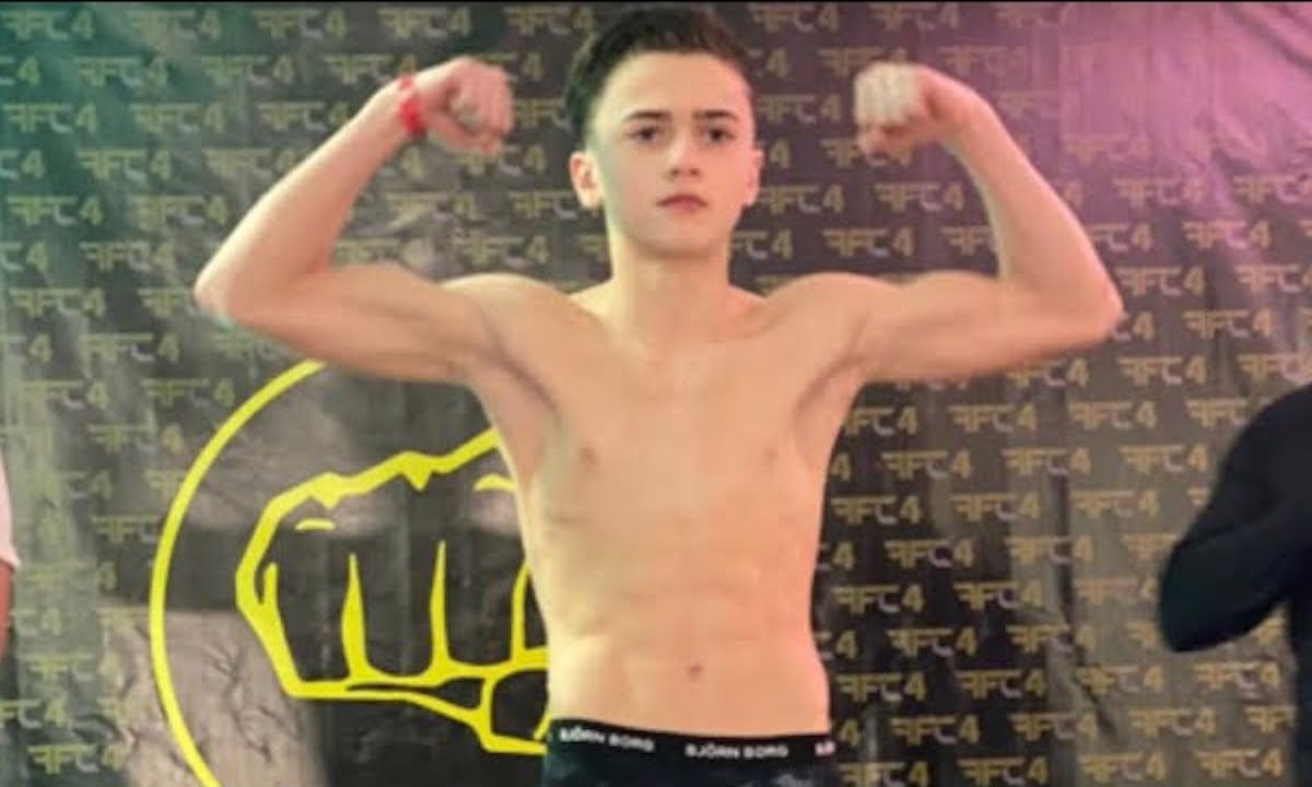 Dit is de 14-jarige zoon van Nieky Holzken, een absoluut monster in de ring!