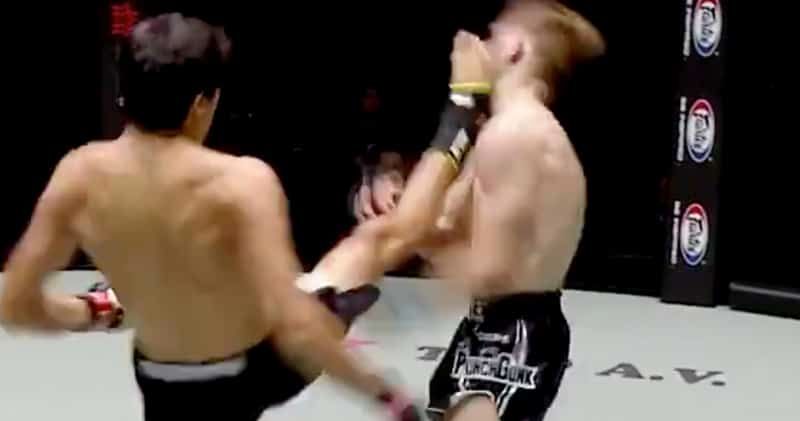 VIDEO: MMA-vechter neemt inspiratie uit 300-film met deze Sparta-kick