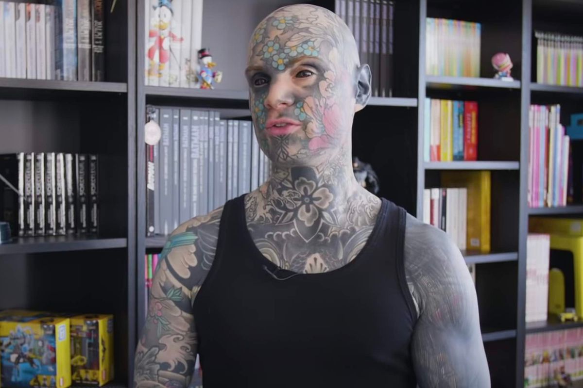 'Te enge' leerkracht Sylvain laat tattoos voor één dag verwijderen en hij is plots onherkenbaar