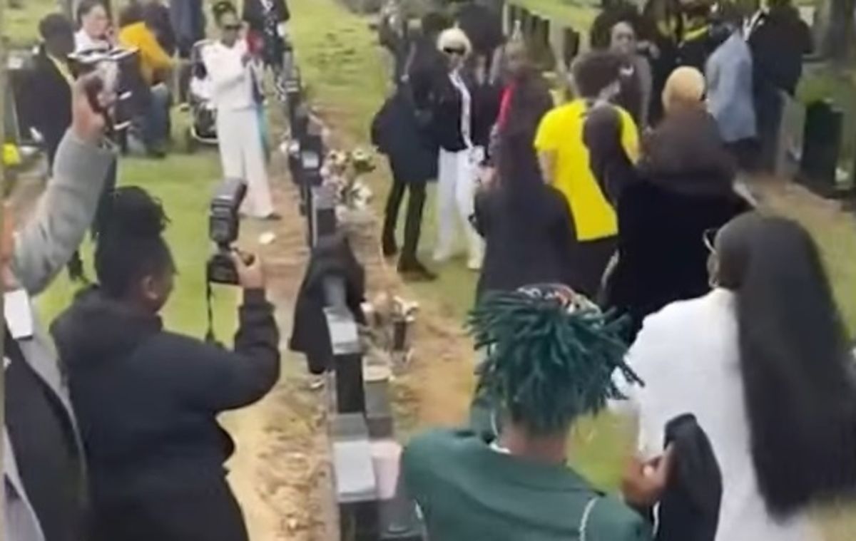 Begrafenis verandert plots in knetterende rave party met DJ
