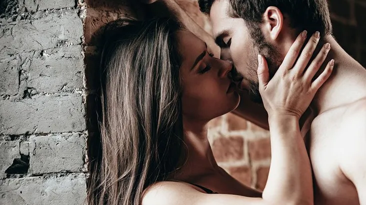Maak het heet, maar niet te heet: Dit zijn de 6 beste seksstandjes voor tijdens de gloeiend hete dagen