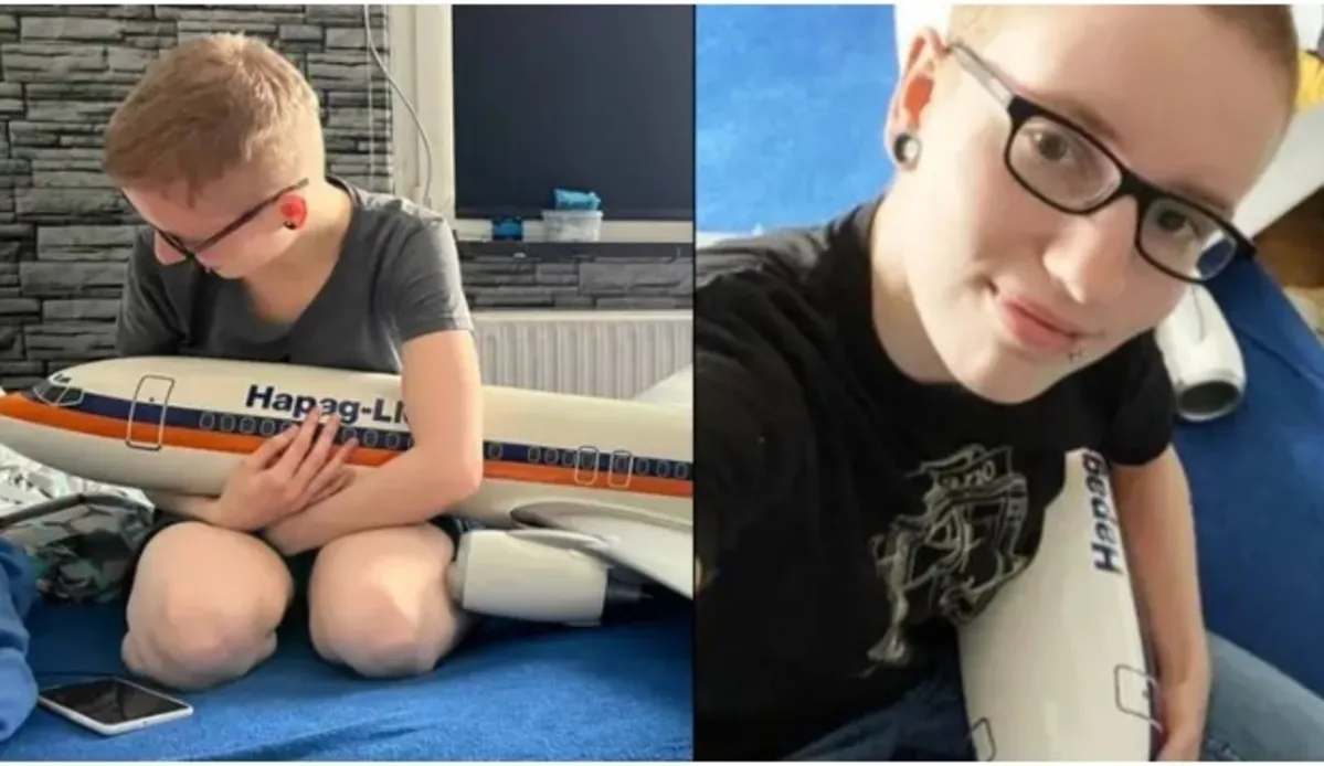 Sarah verbreekt relatie met modeltrein en doet het nu met vliegtuig 'Dicki': "Beste orgasmes ooit!"