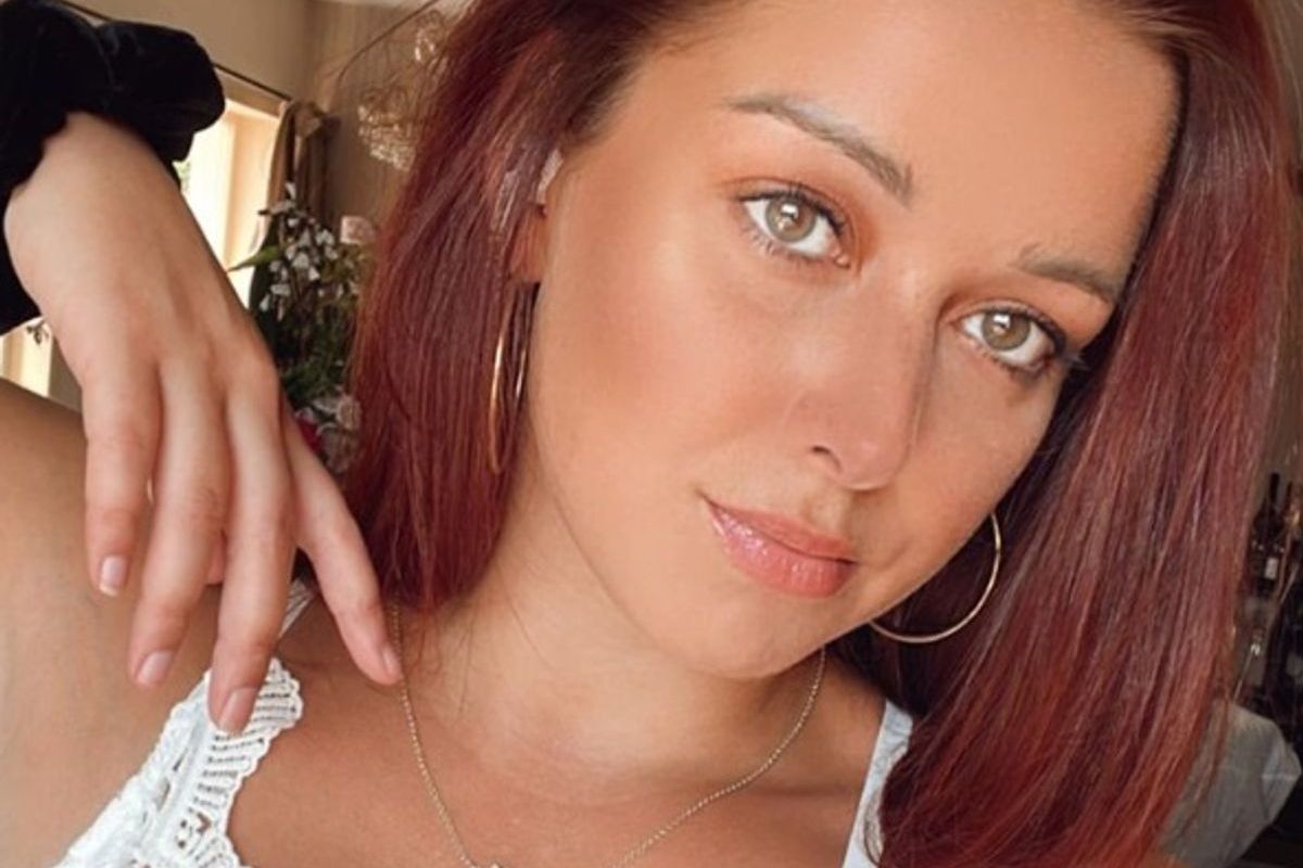 Seksuologe Lotte Vanwezemael poseert op Ibiza in een weinig verhullend badpak (foto's)