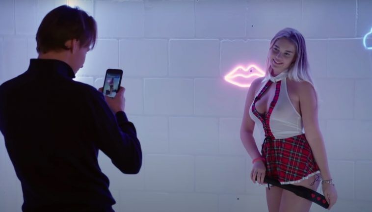 'Help, mijn vriendin is plots een OnlyFans-model en gaat constant van bil met andere mannen'