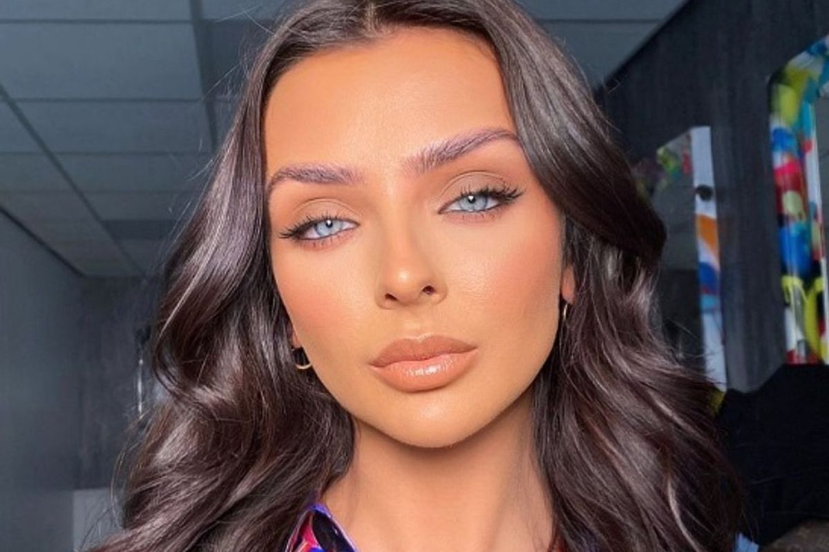 Love Island-bom met schaamrood op wangen nadat ze per ongeluk 'pikant' filmpje deelt met fans