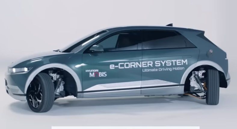 Hyundai onthult nieuwe auto die 'zijwaarts kan rijden als een krab' met vierwielbesturing