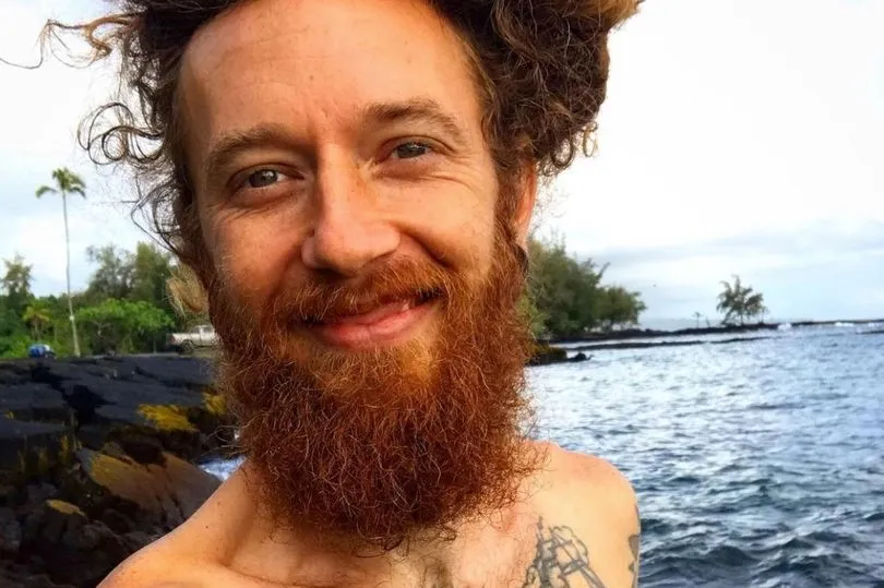 Robert zegt job op en gaat in een hut in de jungle leven: "Ik ben een 'off the grid' Tarzan"