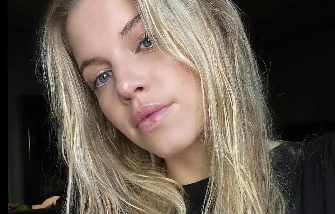 Bab Buelens 'mooiste vrouw van Vlaanderen' gedoopt nadat ze knappe bikinifoto's deelt