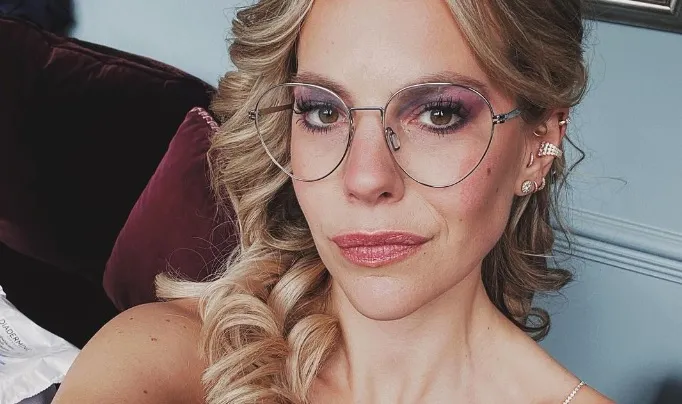 Eline De Munck deelt sensuele zwembadfoto's: "Wat een lekker ding!"