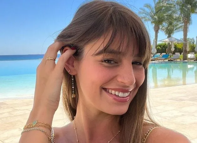 Miss België Emilie Vansteenkiste zorgt voor een zwoel momentje in bikini (foto's)