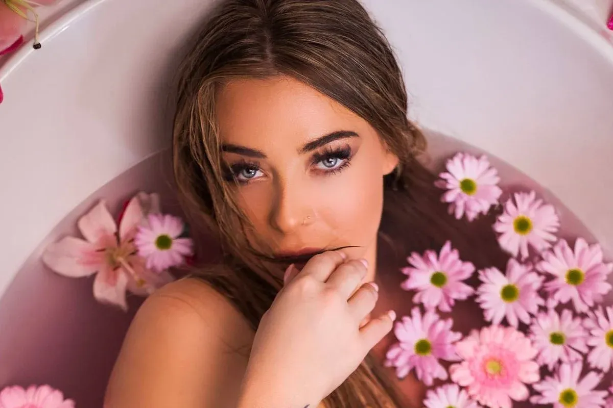 Vlaamse 'De Bachelor'-kandidate Tatjana en sexy lingerie... Een heerlijke combinatie! (foto's)
