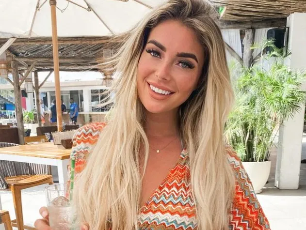 De Limburgse Joyce, ex-lief van Max Verstappen, is een lust voor het oog in lingerie (foto's)