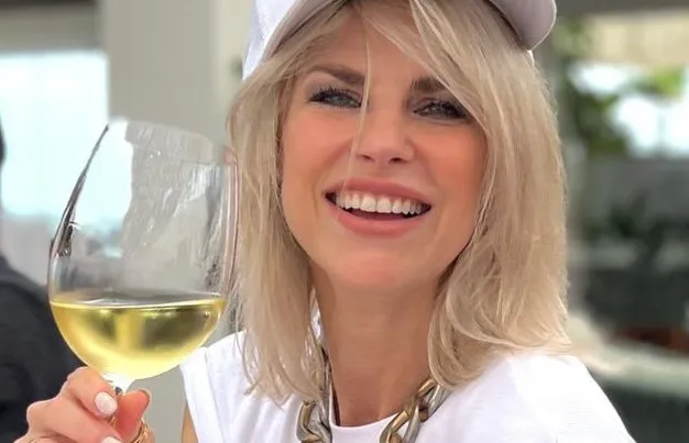 Tanja Dexters dropt een bommetje op haar Instagram met een topless throwback-foto