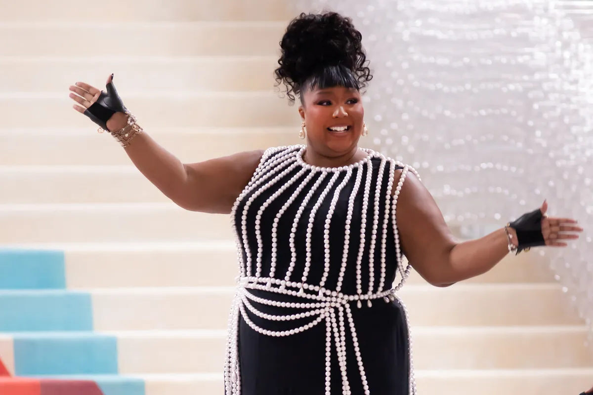 Zangeres Lizzo pakt uit met een zeer gewaagde close-up foto van haar achterwerk