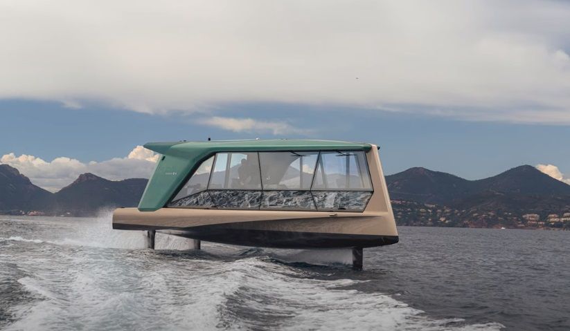 BMW schakelt van autorijden naar bootje varen met de futuristische speedboot 'The Icon'