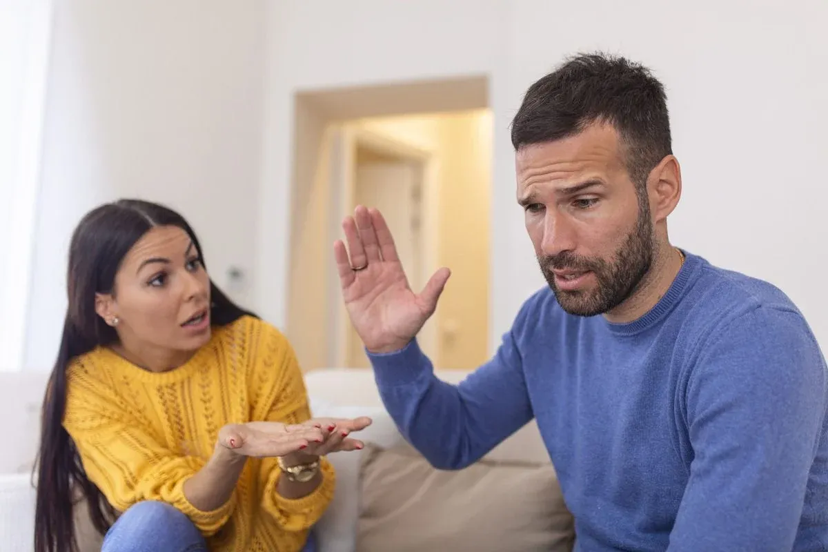 Misschien doe jij aan 'phubbing' zonder dat je het weet: "Het kan relaties verpesten!"