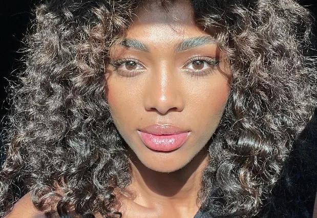 Ex-Miss België Kedist Deltour showt haar killerbody in gloeiendheet zwembadfilmpje