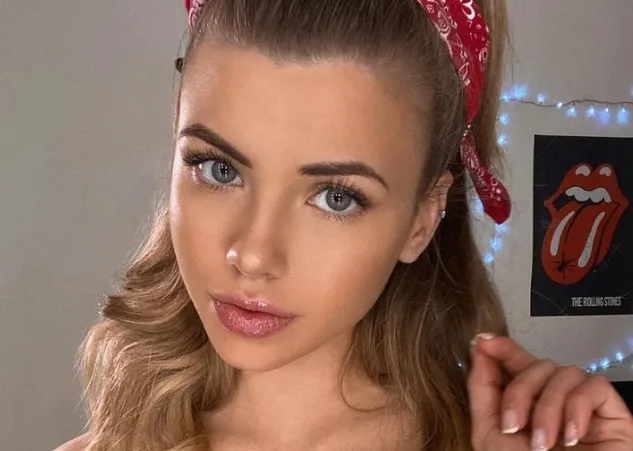 'Meest sexy vrouw ter wereld' Nata Lee pakt uit met waanzinnig hete bikinifoto's