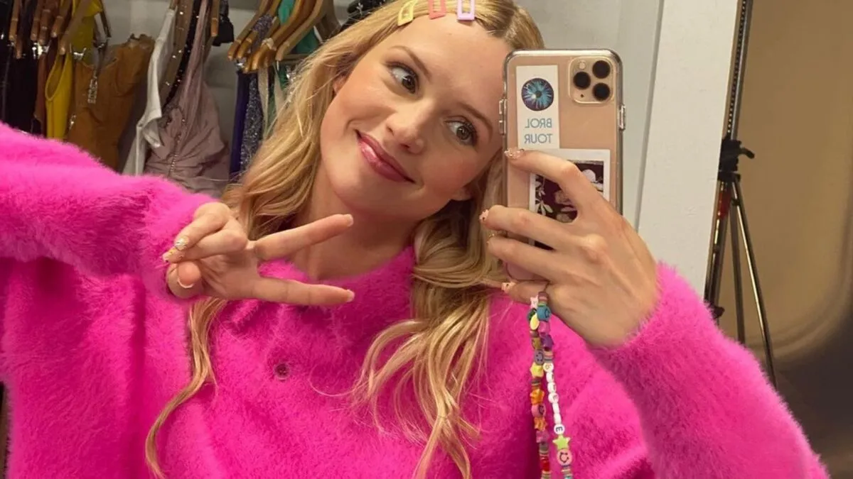 Belgische nachtegaal Angèle doet haar fans watertanden met een topless selfie