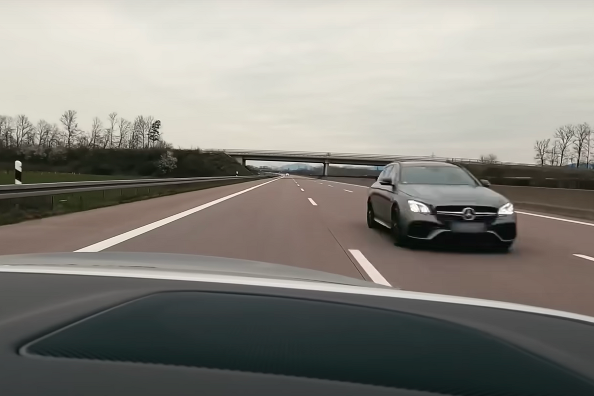 Een Mercedes die je voorbij scheurt op de Autobahn tegen 330 km/u is best angstaanjagend